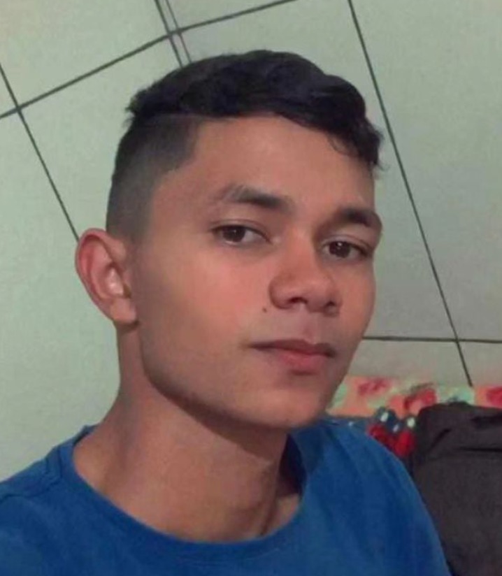 Jovem é morto após ser baleado por PM em perseguição policial por causa de manobra de moto