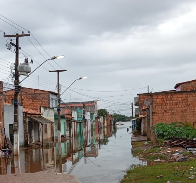 Mais de 180 pessoas tiveram que sair de casa por causa da cheia do Rio Tocantins até agora em Imperatriz