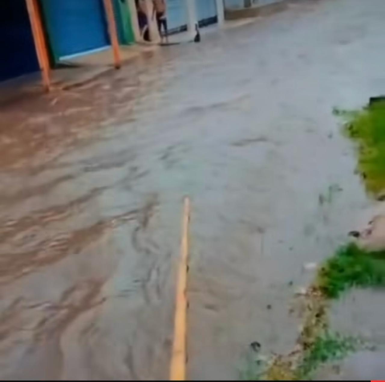 Chuva forte e prejuízos em vários bairros de Imperatriz