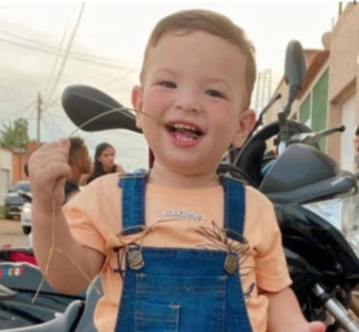 Menino desaparecido é encontrado em buraco e morre após o resgate